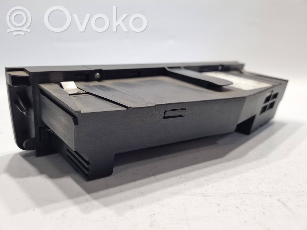 Gaisa kondicioniera / klimata kontroles / salona apsildes vadības bloks (salonā)