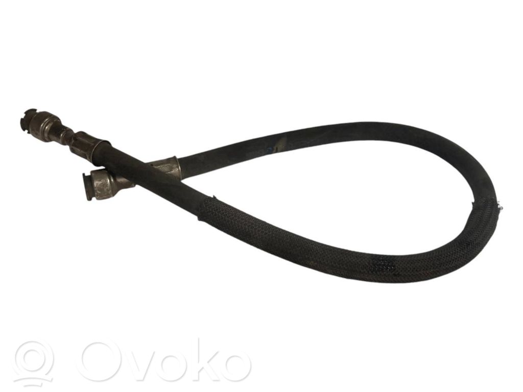 Caurule (-es) / šļūtene (-es)