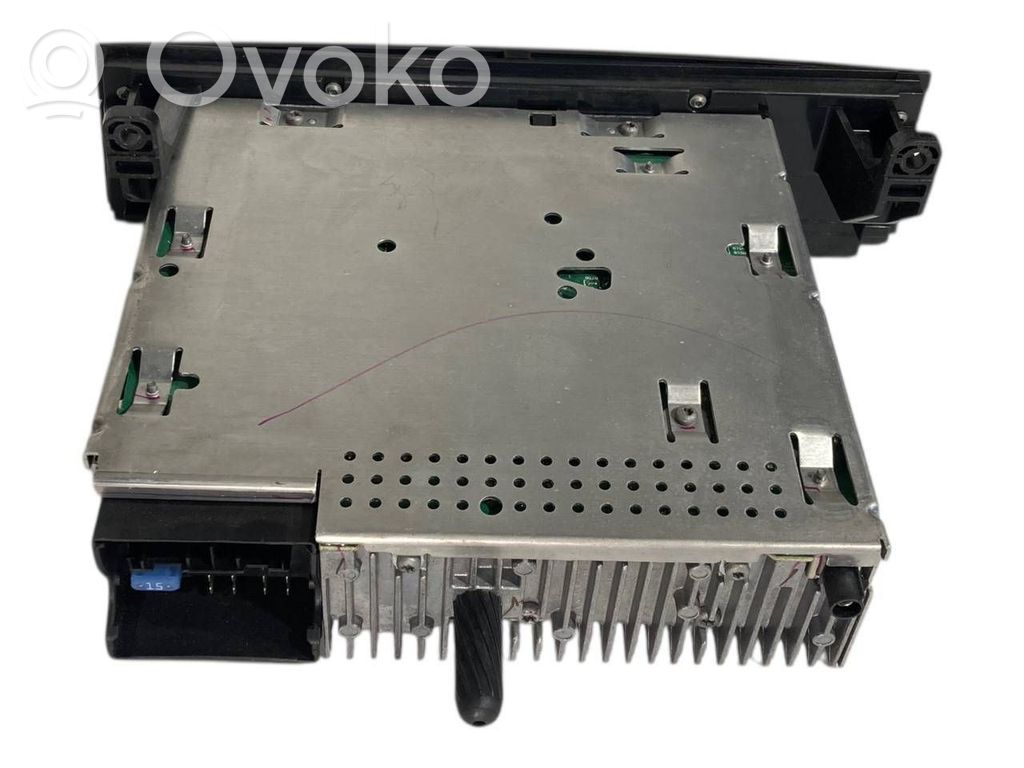 Radio / CD/DVD atskaņotājs / navigācija