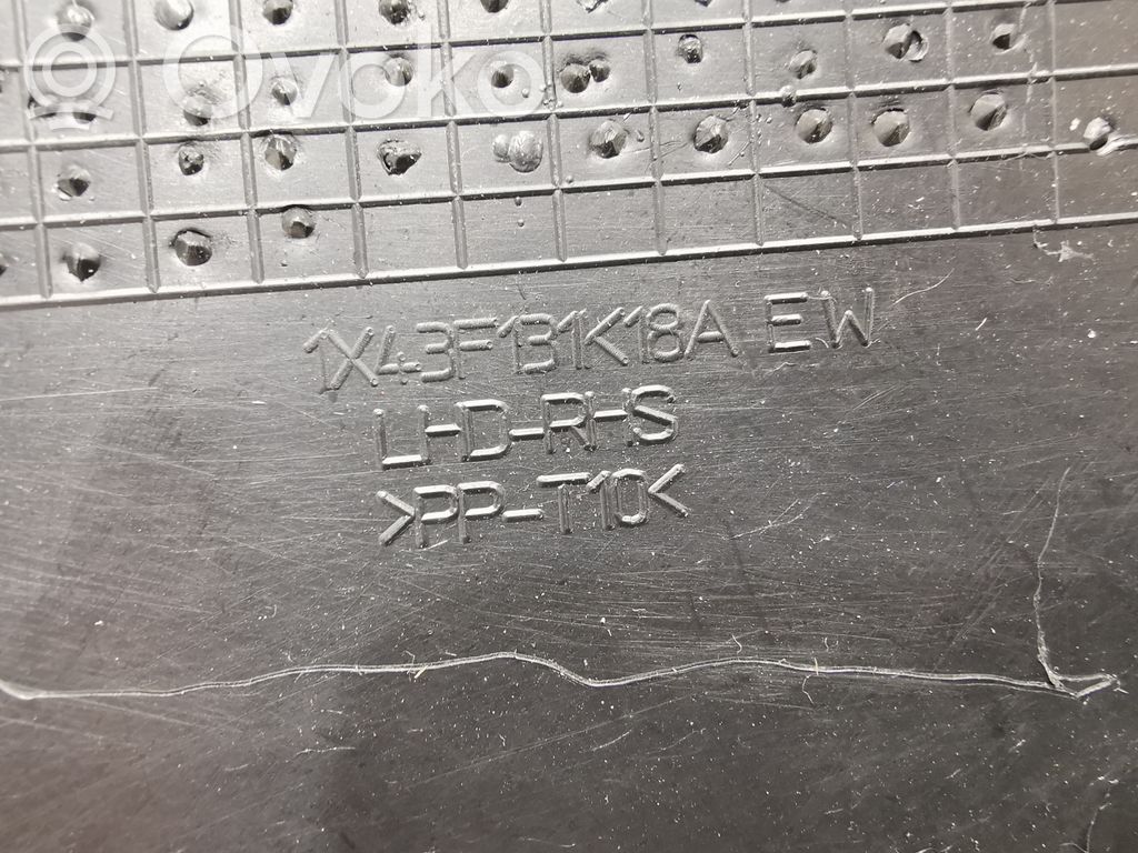 Sānu dekoratīvā apdare (priekšā)