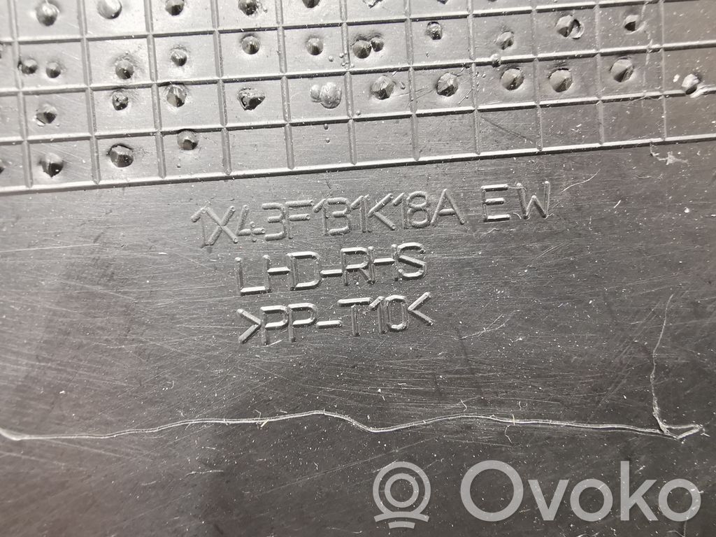 Sānu dekoratīvā apdare (priekšā)