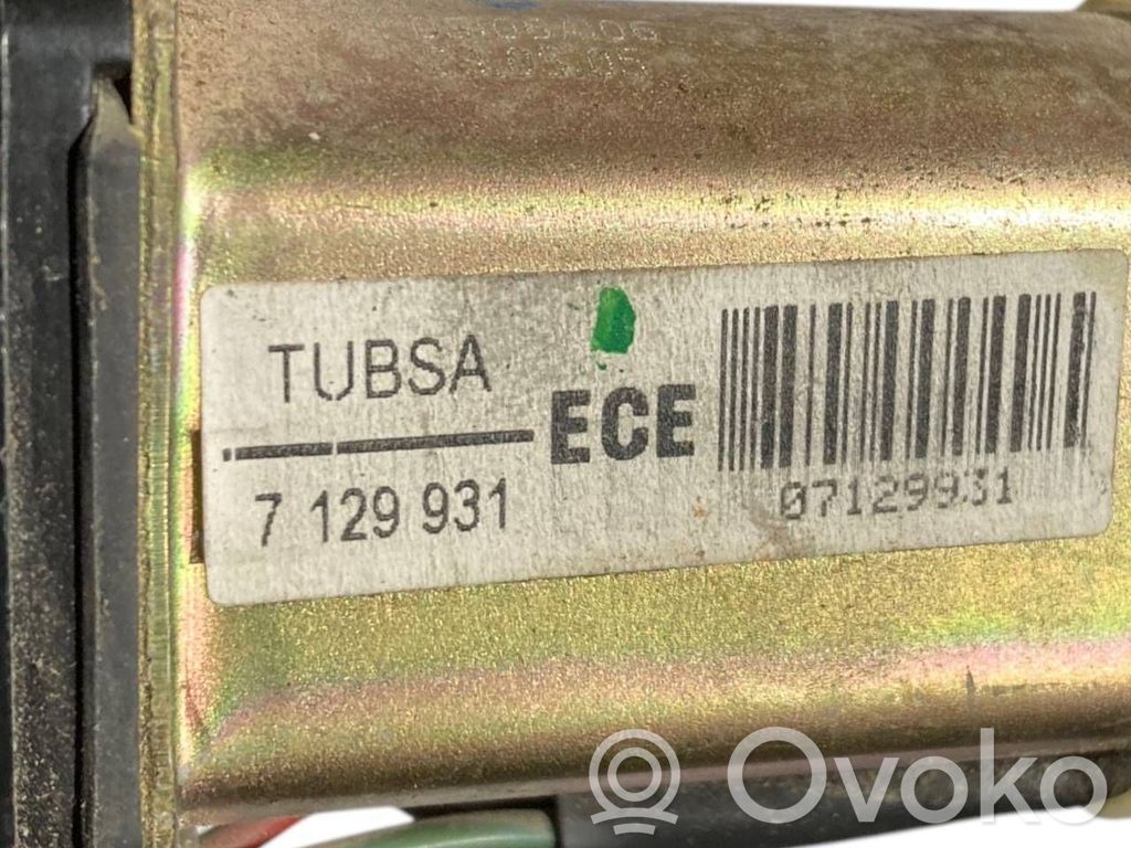 Aizmugurējā pārsega pievilcējs