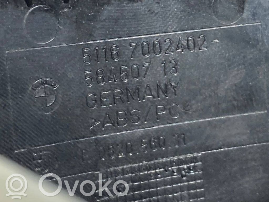 Cigarešu aizdedzināmais aizmugurē