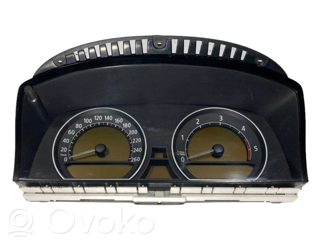 Speedometer (in the instrument panel)