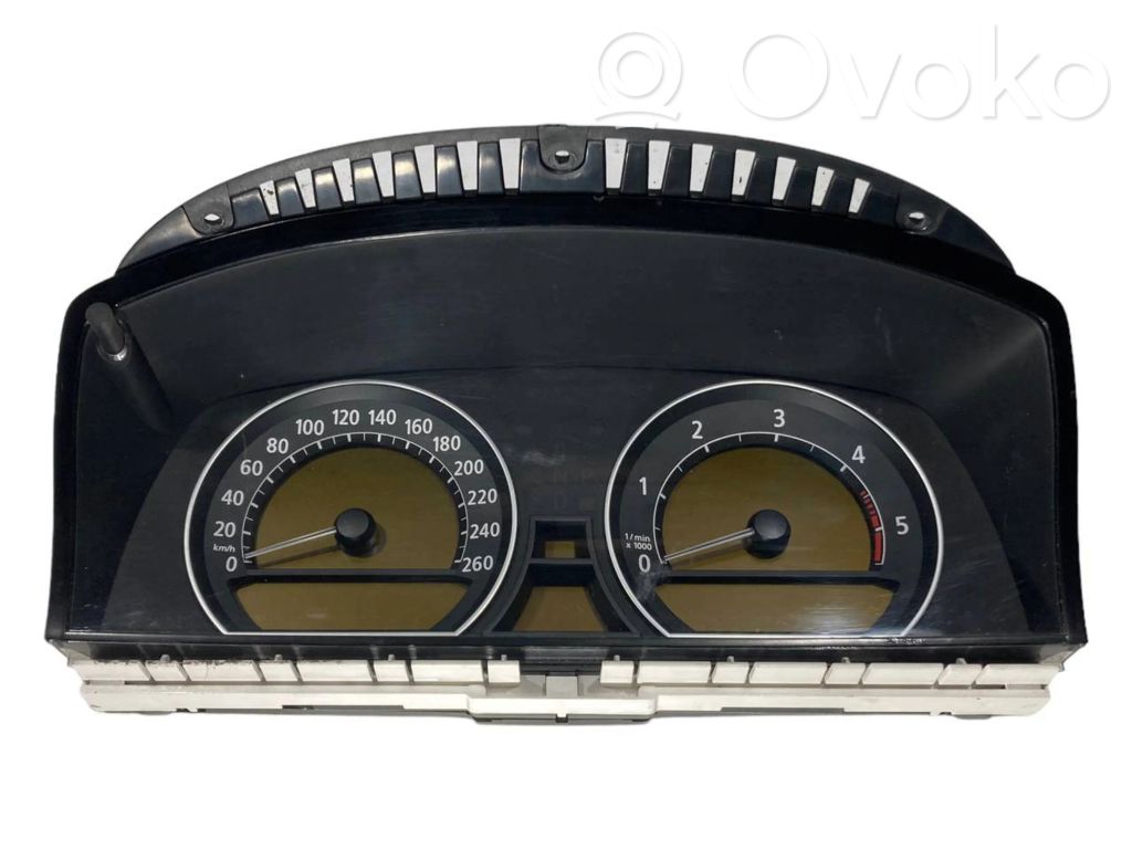 Speedometer (in the instrument panel)