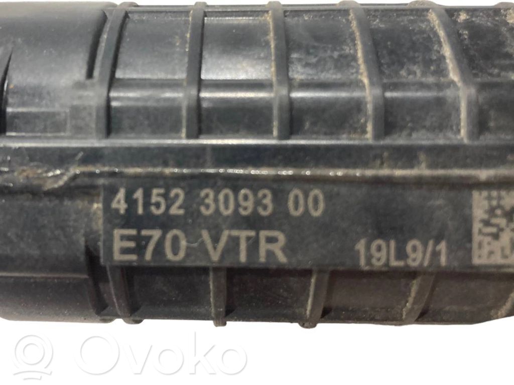 Priekšpusē slēdzene