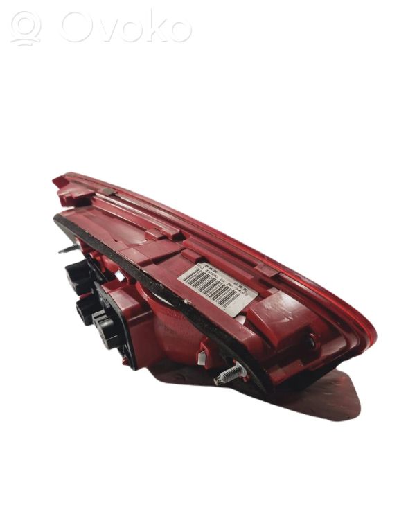 Taillight in the hood