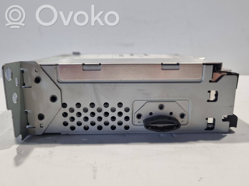 Radio / CD/DVD atskaņotājs / navigācija