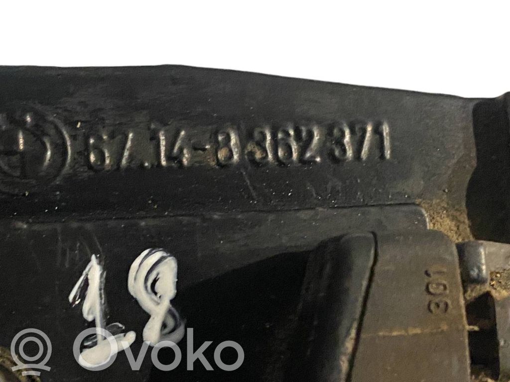 Aizmugurējā pārsega pievilcējs