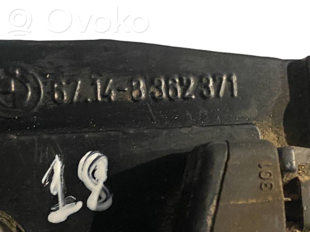 Aizmugurējā pārsega pievilcējs