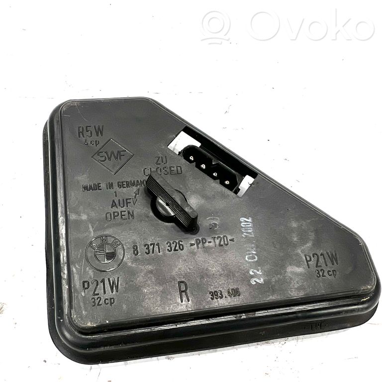 Aizmugures spuldzes vāka turētājs