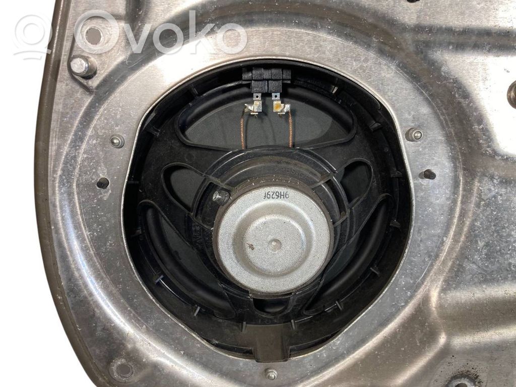 Speaker(s) in front door