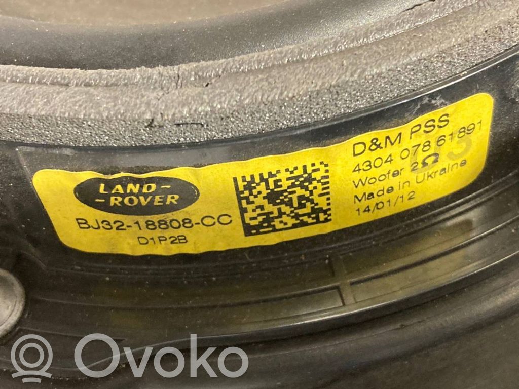 Skaļrunis (-i) pakaļējās durvīs