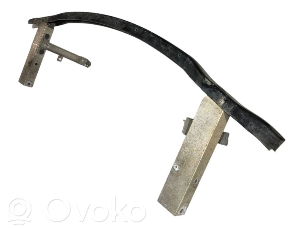 Priekšpusē bampera sija / balka