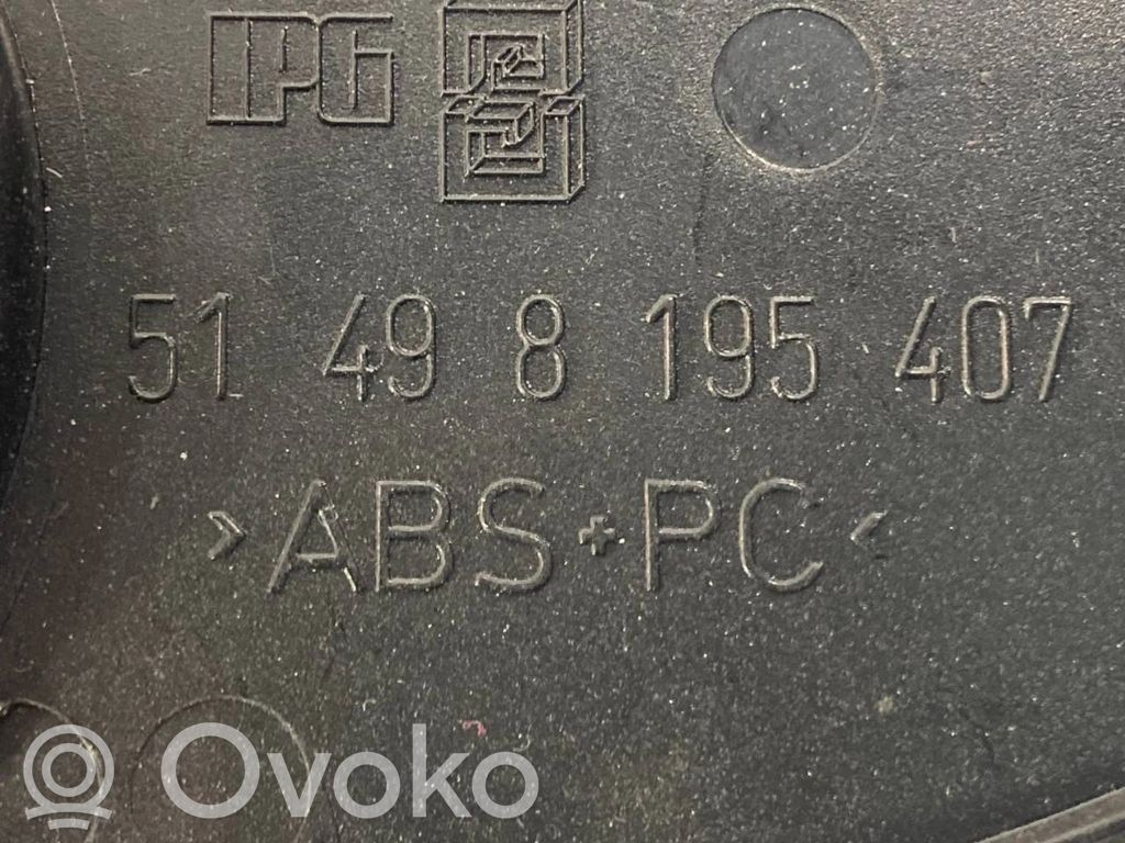 Augšējā dekoratīvā apdare (pie loga)