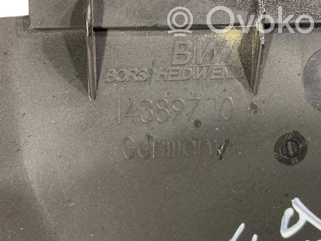 Dzinēja pārsegs (dekoratīva apdare)