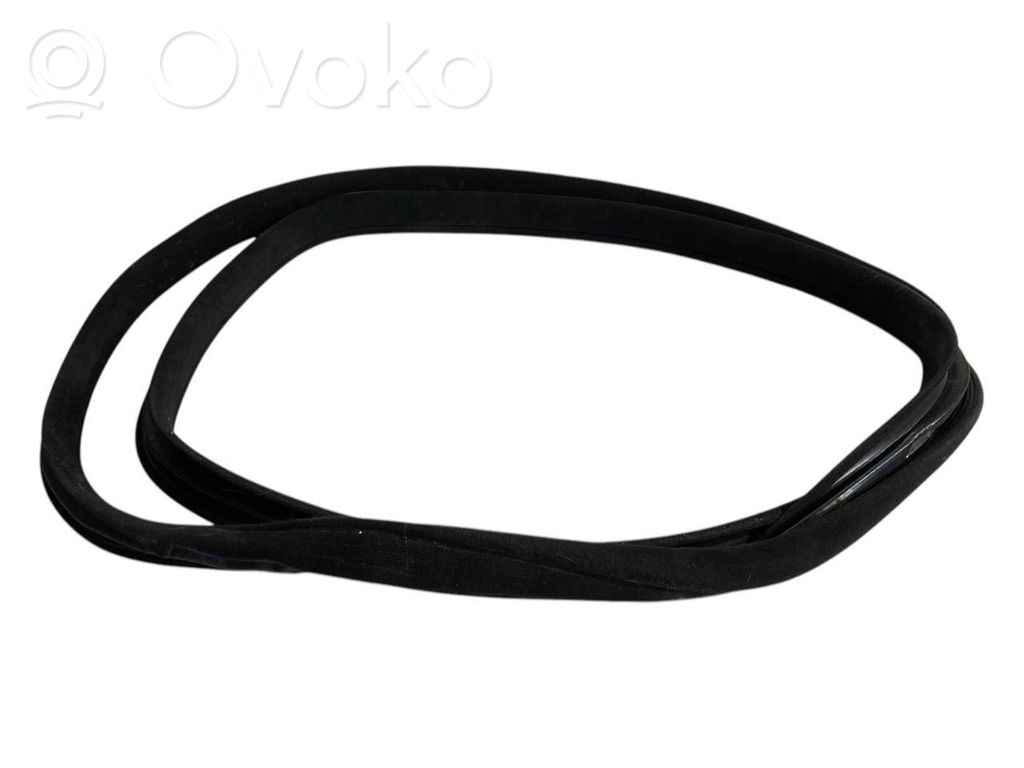 Rear trim rubber (in the body)
