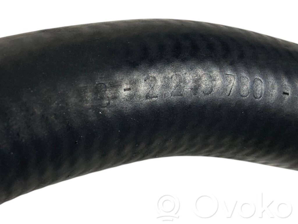 Caurulīte (-es) / šļūtene (-es)