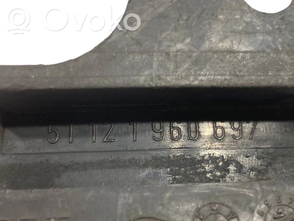 Rear bumper mounting bracket