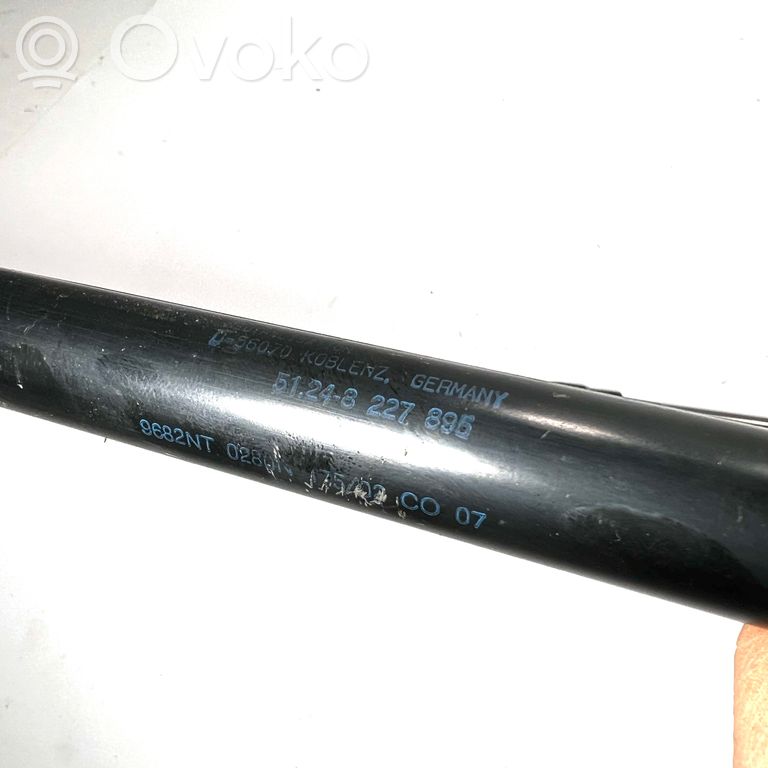 Демпфер багажника