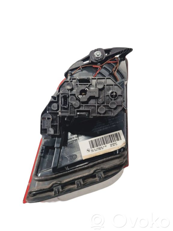 Задний фонарь на капоте