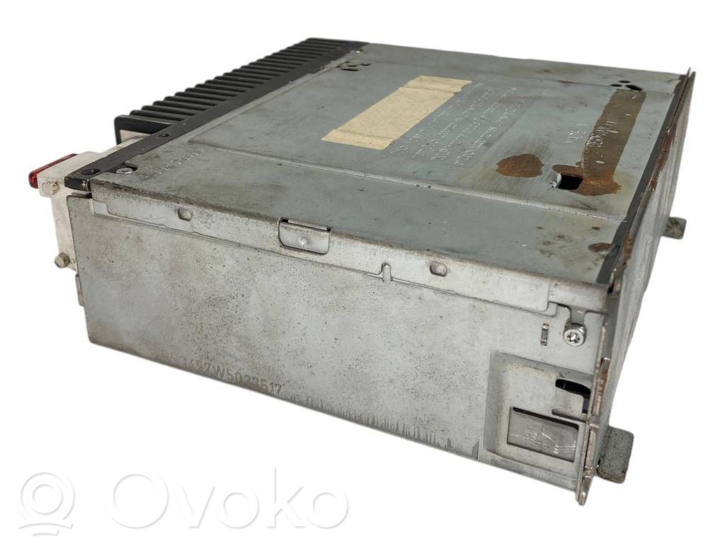 Radio / CD/DVD atskaņotājs / navigācija