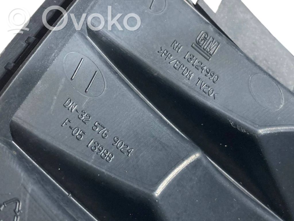 Pretmiglas luktura dekoratīvais režģis