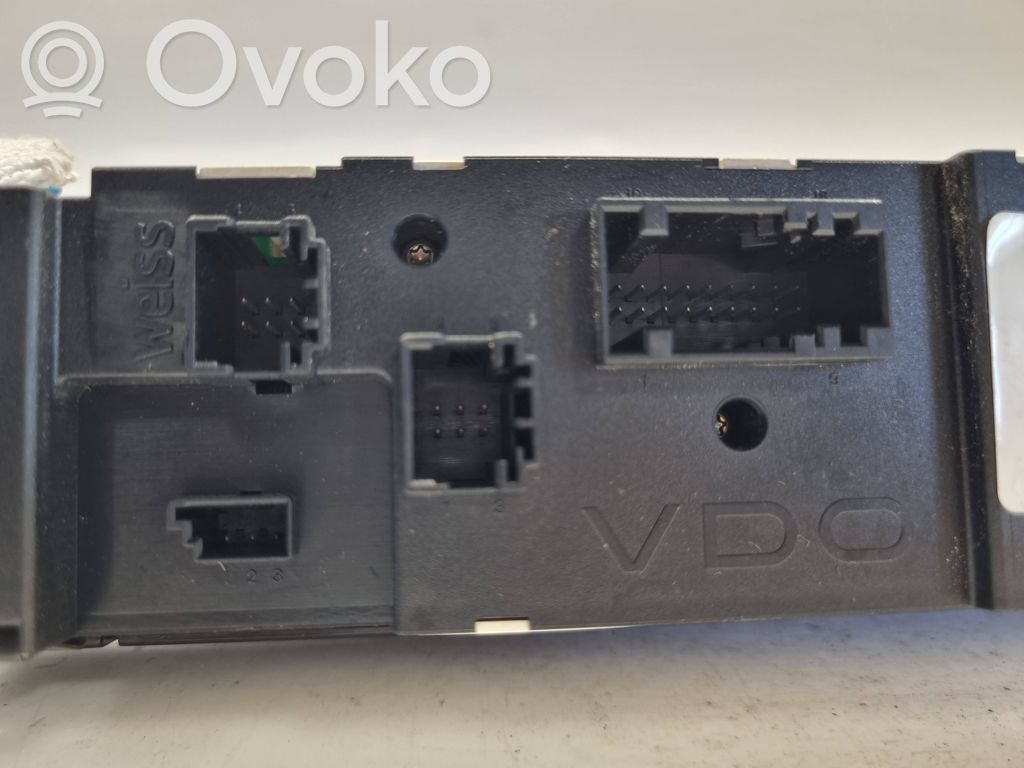 Gaisa kondicioniera / klimata kontroles / salona apsildes vadības bloks (salonā)
