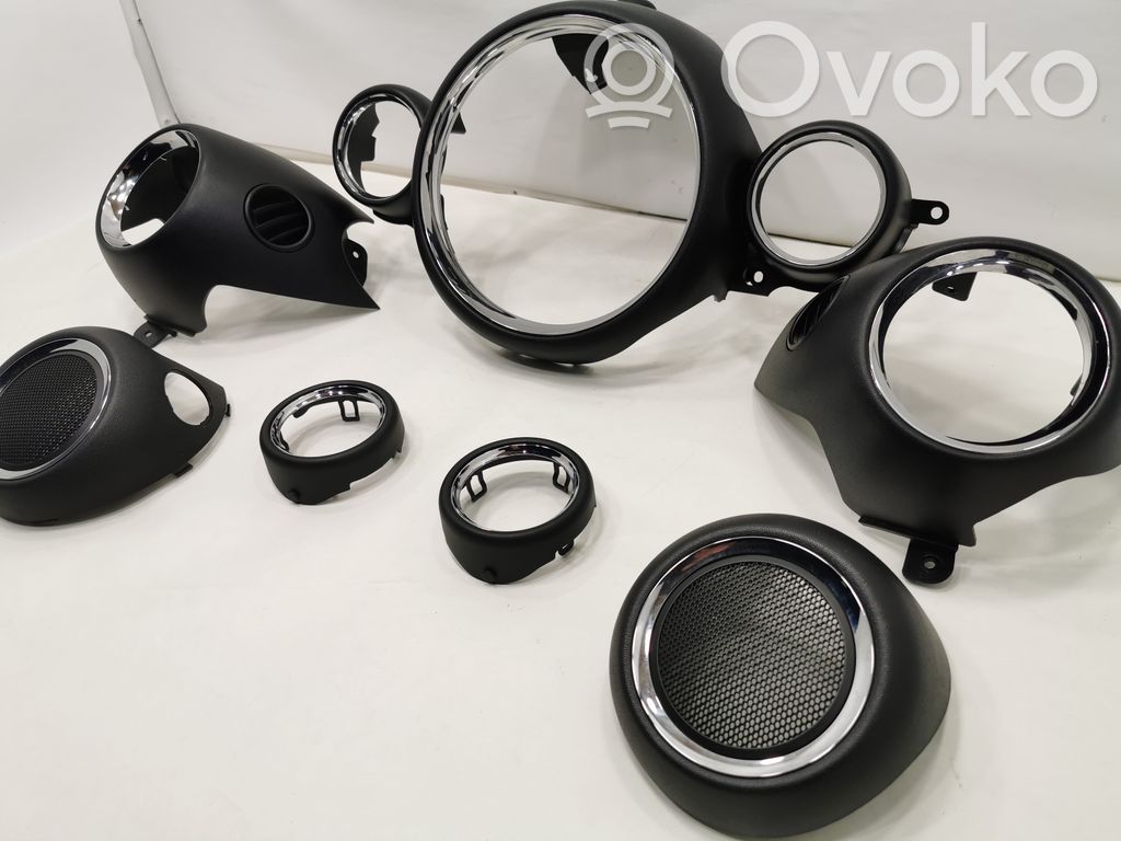 Instrumentu paneļa dekoratīvā apdare