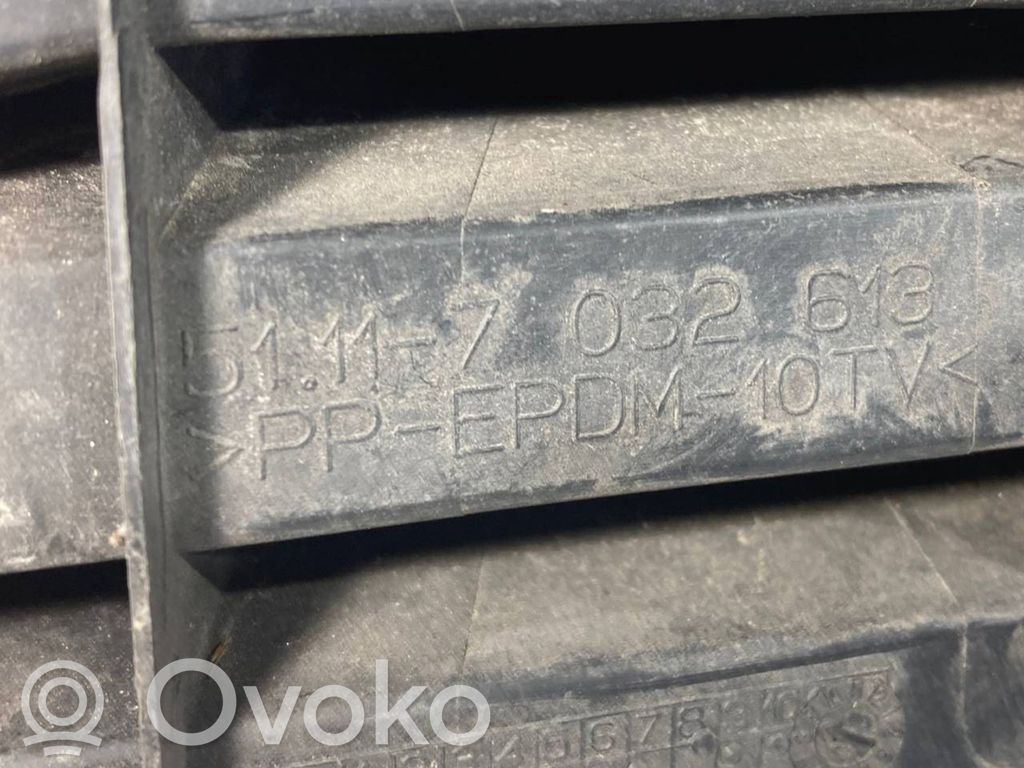 Apakšējais režģis (trīsdaļīgs)