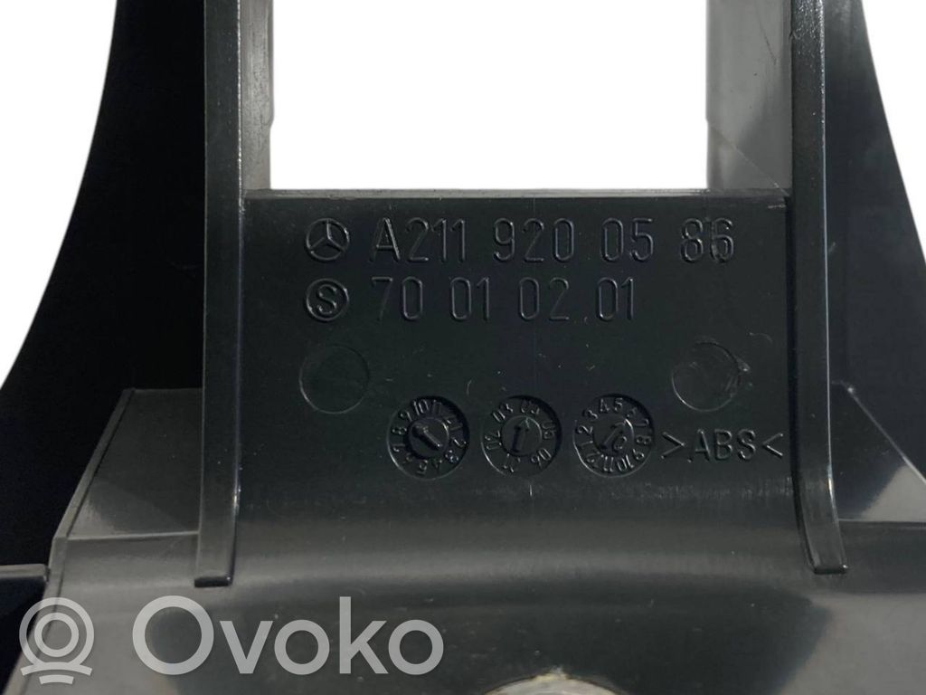 Aizmugurējā sēdekļa sliedīte (-es)