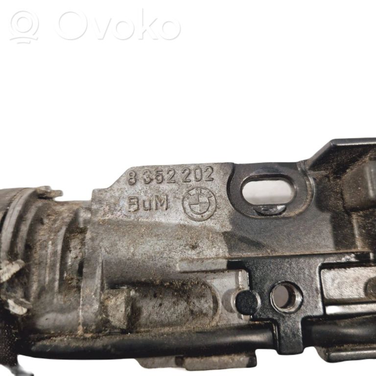 Aizmugurējā pārsega slēdzene