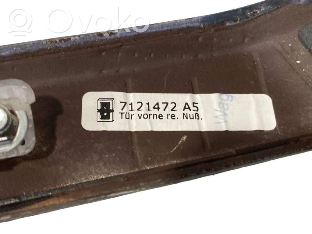 Priekšpusē dekoratīvās apdares lenta