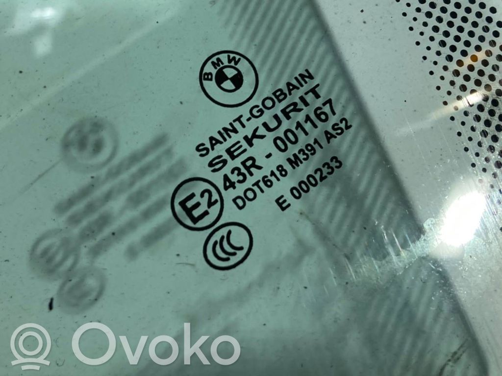 Priekšējo durvju stikls(divdurvju mašīnas)