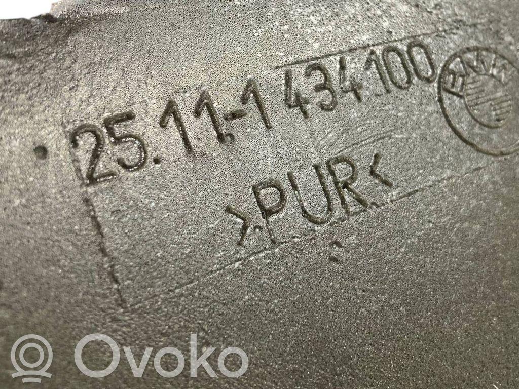 Ātrumu pārslēgšanas sviras dekoratīvā apdare (plastmasas)