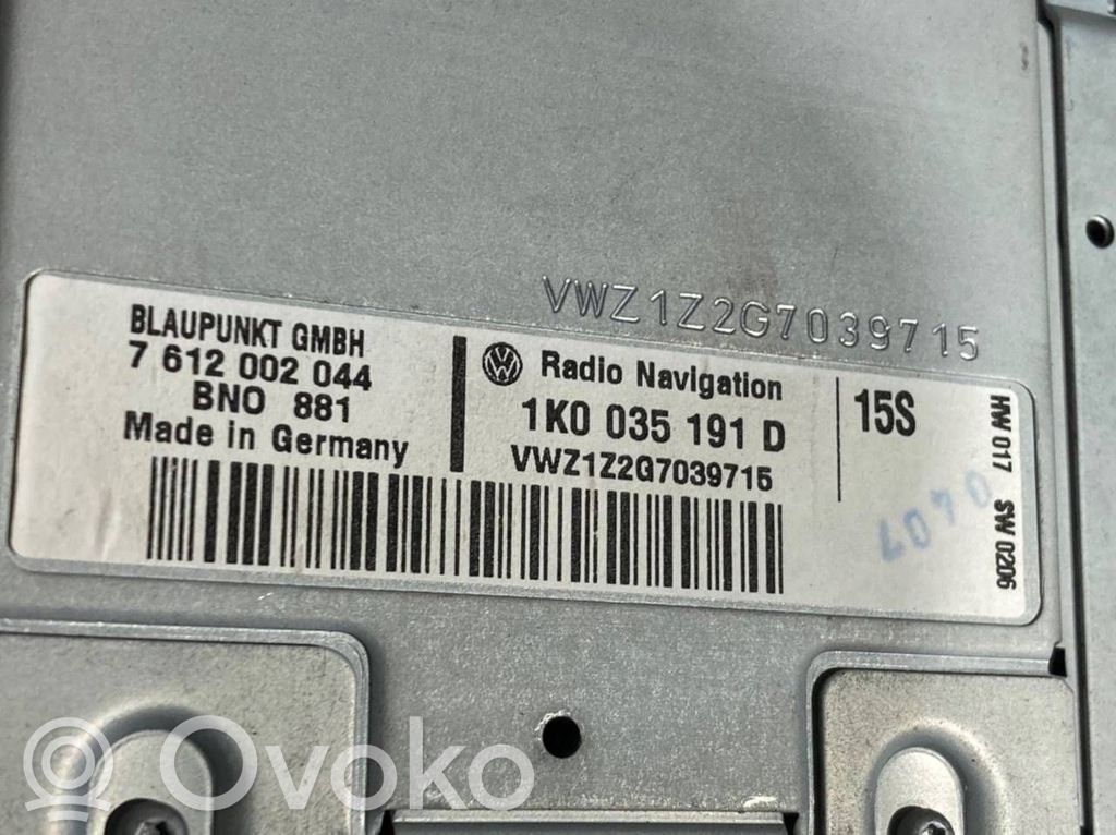 Radio / CD/DVD atskaņotājs / navigācija