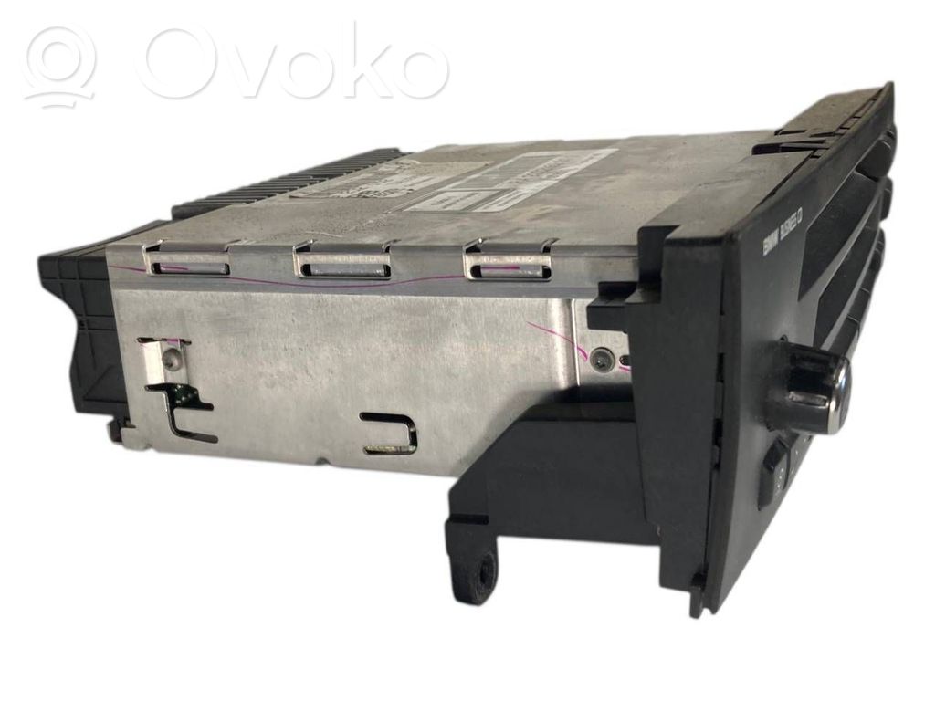 Radio / CD/DVD atskaņotājs / navigācija
