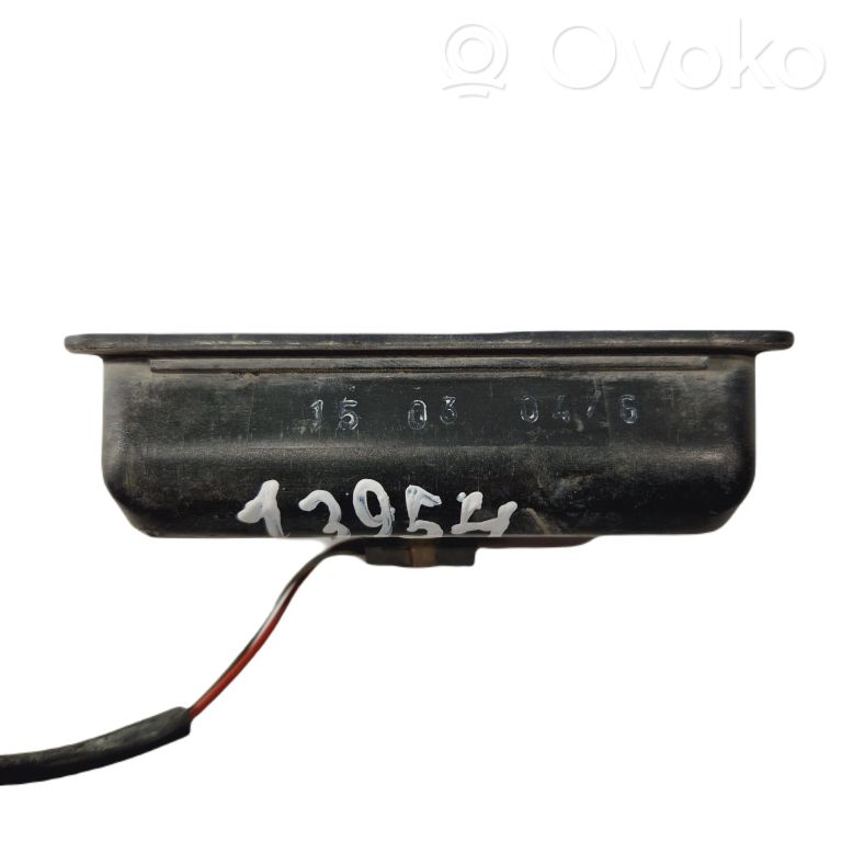 Aizmugurējā pārsega slēdzene