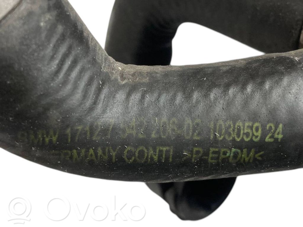 Caurulīte (-es) / šļūtene (-es)