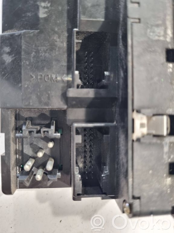 Window lift control switch(es)