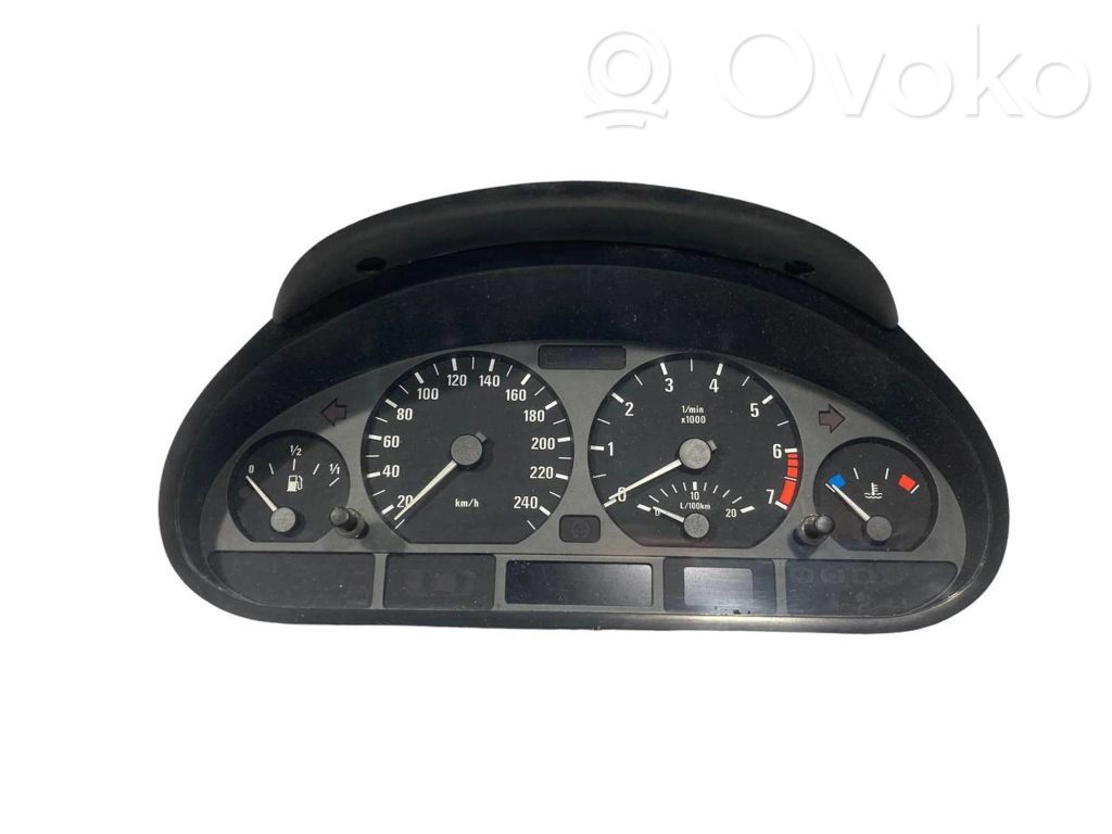 Speedometer (in the instrument panel)