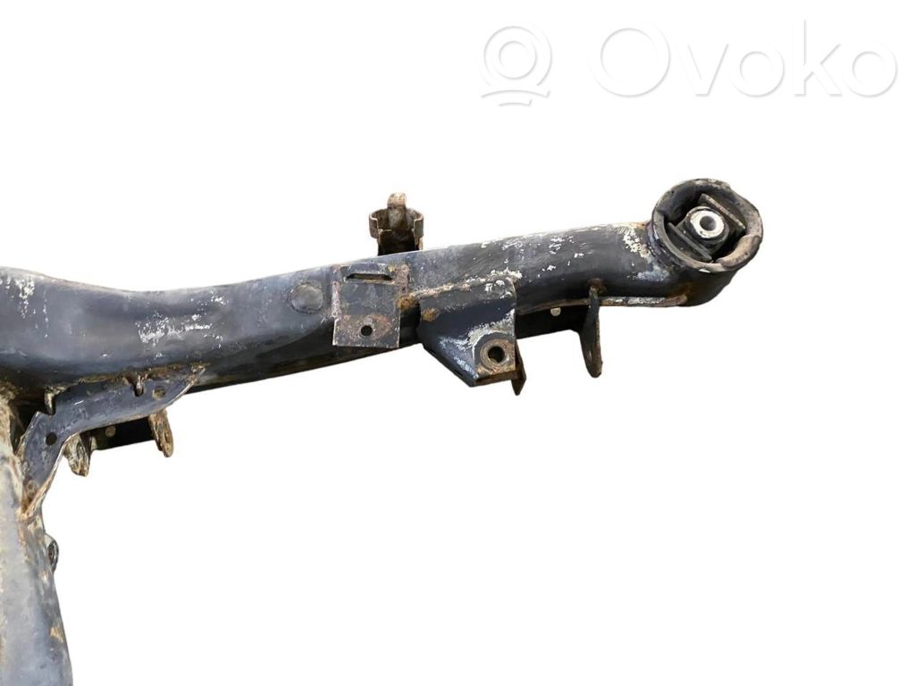 Pusrāmis aizmugurējais / priekšējais