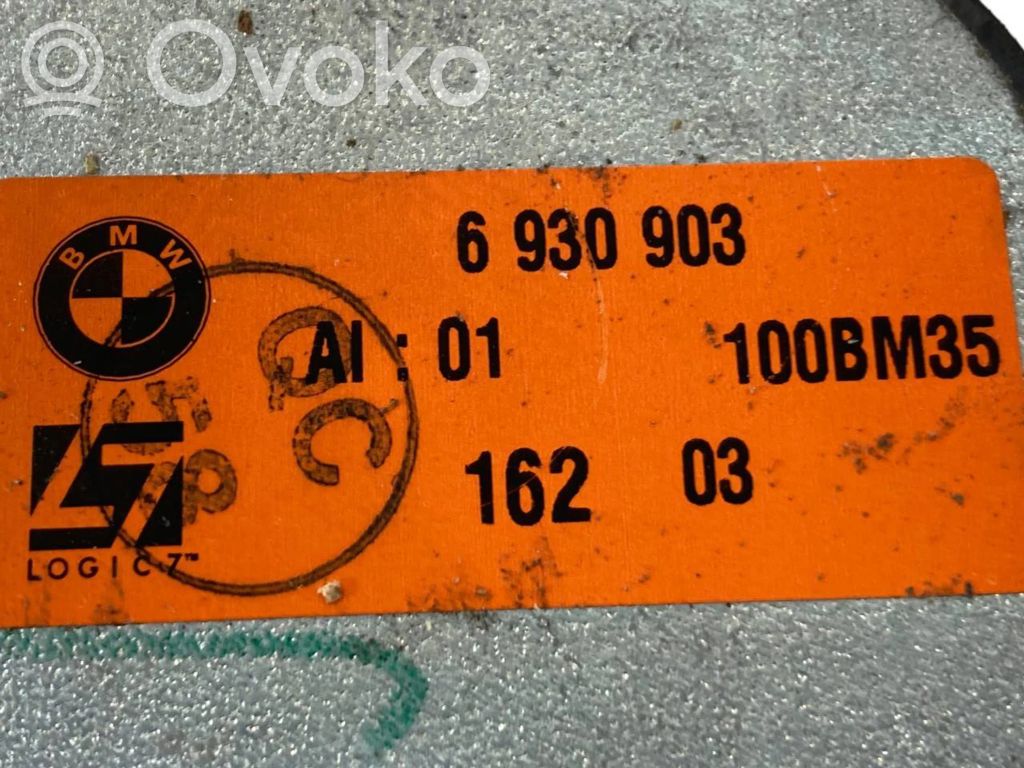 Skaļrunis (-i) priekšējās durvīs