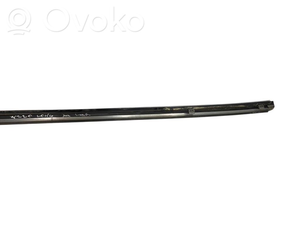 Aizmugurē durvju dekoratīvā apdare (moldings)