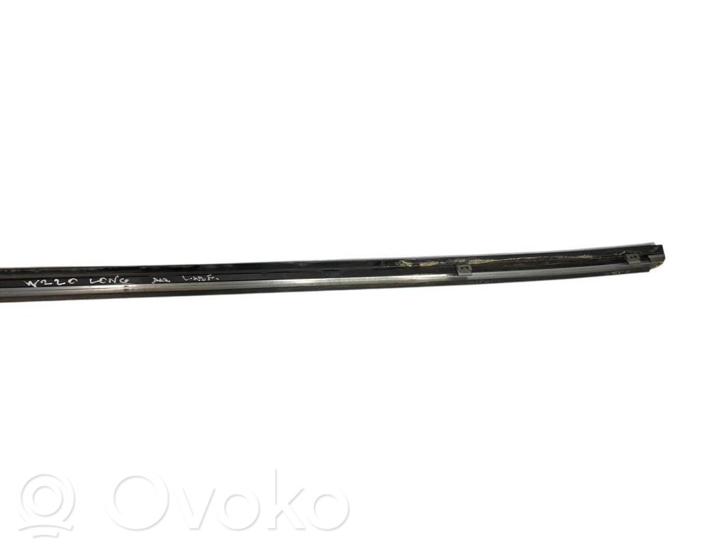 Aizmugurē durvju dekoratīvā apdare (moldings)