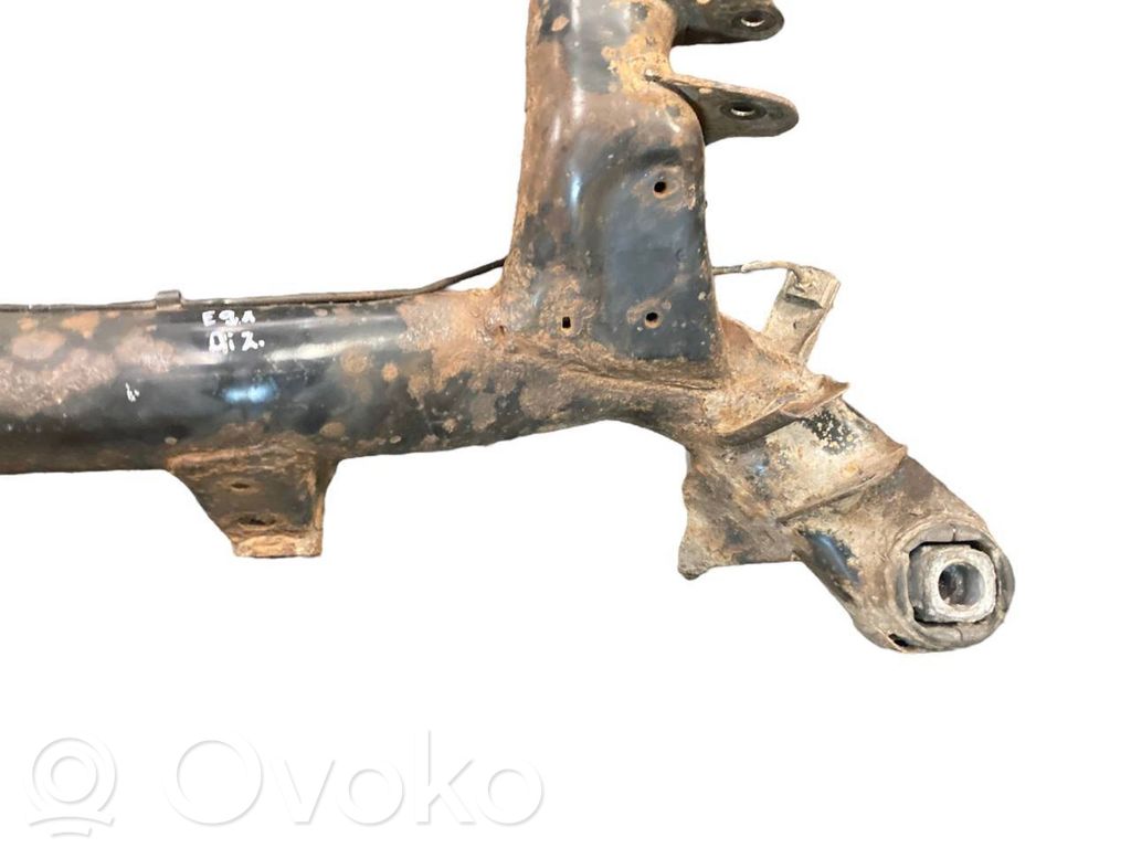 Pusrāmis aizmugurējais / priekšējais