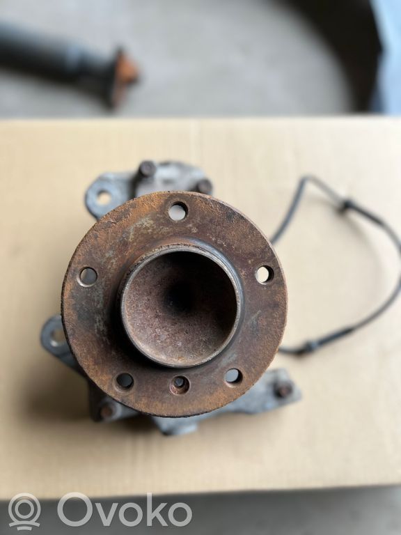 Priekšējā riteņa rumbas vārpstas šarnīrs (stupica, capfa)