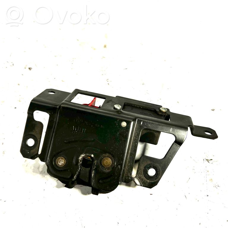 Aizmugurējā pārsega slēdzene