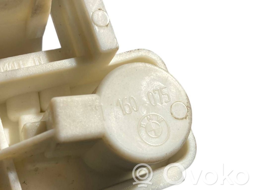 Rear lamp cover holder