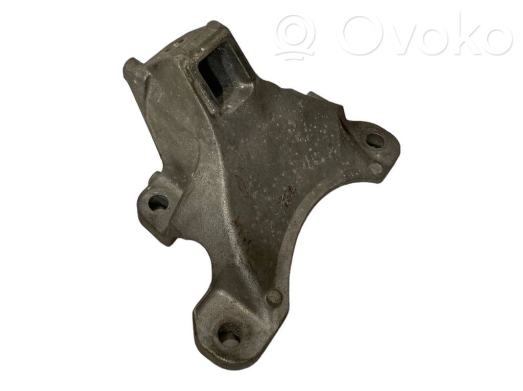 Engine mounting bracket